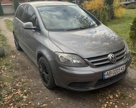 Серый Фольксваген Гольф Плюс, объемом двигателя 1.6 л и пробегом 209 тыс. км за 5500 $, фото 1 на Automoto.ua