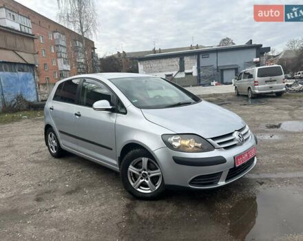 Серый Фольксваген Гольф Плюс, объемом двигателя 1.6 л и пробегом 180 тыс. км за 6200 $, фото 3 на Automoto.ua