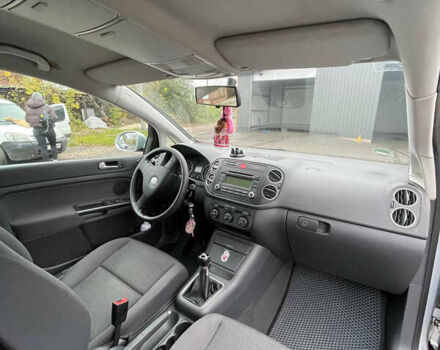 Серый Фольксваген Гольф Плюс, объемом двигателя 1.39 л и пробегом 270 тыс. км за 5100 $, фото 6 на Automoto.ua