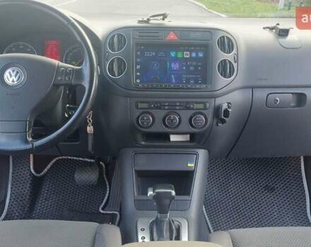 Сірий Фольксваген Golf Plus, об'ємом двигуна 1.6 л та пробігом 198 тис. км за 7000 $, фото 24 на Automoto.ua