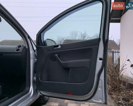 Серый Фольксваген Гольф Плюс, объемом двигателя 1.6 л и пробегом 200 тыс. км за 7200 $, фото 40 на Automoto.ua