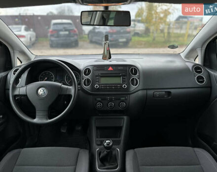Серый Фольксваген Гольф Плюс, объемом двигателя 1.6 л и пробегом 211 тыс. км за 6600 $, фото 58 на Automoto.ua