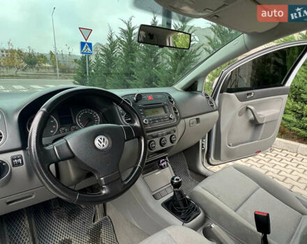 Серый Фольксваген Гольф Плюс, объемом двигателя 1.6 л и пробегом 297 тыс. км за 6000 $, фото 8 на Automoto.ua