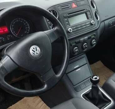 Серый Фольксваген Гольф Плюс, объемом двигателя 1.6 л и пробегом 204 тыс. км за 5800 $, фото 5 на Automoto.ua