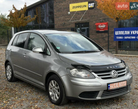 Серый Фольксваген Гольф Плюс, объемом двигателя 1.6 л и пробегом 211 тыс. км за 6600 $, фото 3 на Automoto.ua
