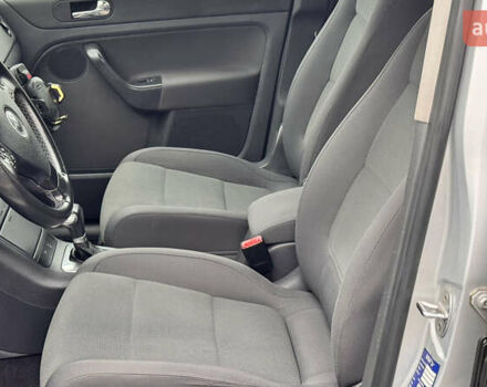 Сірий Фольксваген Golf Plus, об'ємом двигуна 1.6 л та пробігом 216 тис. км за 5850 $, фото 23 на Automoto.ua