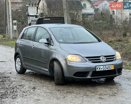 Серый Фольксваген Гольф Плюс, объемом двигателя 1.6 л и пробегом 167 тыс. км за 5600 $, фото 2 на Automoto.ua