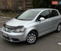 Серый Фольксваген Гольф Плюс, объемом двигателя 1.6 л и пробегом 170 тыс. км за 5999 $, фото 2 на Automoto.ua