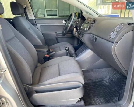 Серый Фольксваген Гольф Плюс, объемом двигателя 1.6 л и пробегом 183 тыс. км за 6999 $, фото 24 на Automoto.ua