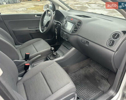 Серый Фольксваген Гольф Плюс, объемом двигателя 1.6 л и пробегом 180 тыс. км за 6200 $, фото 33 на Automoto.ua