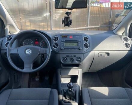 Серый Фольксваген Гольф Плюс, объемом двигателя 1.6 л и пробегом 206 тыс. км за 5990 $, фото 13 на Automoto.ua