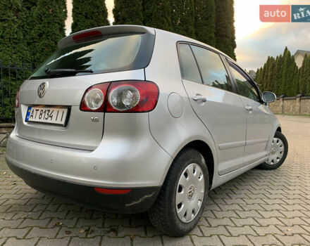Серый Фольксваген Гольф Плюс, объемом двигателя 1.6 л и пробегом 200 тыс. км за 6850 $, фото 5 на Automoto.ua
