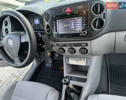 Сірий Фольксваген Golf Plus, об'ємом двигуна 1.6 л та пробігом 227 тис. км за 5400 $, фото 9 на Automoto.ua