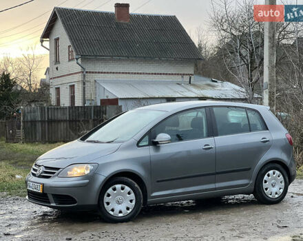 Серый Фольксваген Гольф Плюс, объемом двигателя 1.6 л и пробегом 167 тыс. км за 5600 $, фото 7 на Automoto.ua
