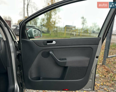 Серый Фольксваген Гольф Плюс, объемом двигателя 1.6 л и пробегом 211 тыс. км за 6600 $, фото 50 на Automoto.ua