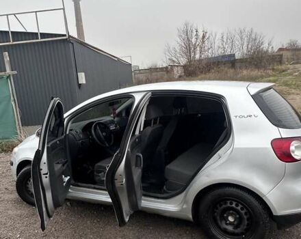 Серый Фольксваген Гольф Плюс, объемом двигателя 1.39 л и пробегом 208 тыс. км за 6000 $, фото 2 на Automoto.ua