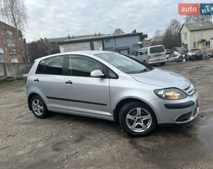 Серый Фольксваген Гольф Плюс, объемом двигателя 1.6 л и пробегом 180 тыс. км за 6200 $, фото 5 на Automoto.ua