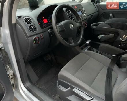 Серый Фольксваген Гольф Плюс, объемом двигателя 1.6 л и пробегом 200 тыс. км за 7200 $, фото 24 на Automoto.ua