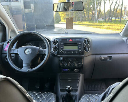 Серый Фольксваген Гольф Плюс, объемом двигателя 1.4 л и пробегом 239 тыс. км за 5800 $, фото 4 на Automoto.ua