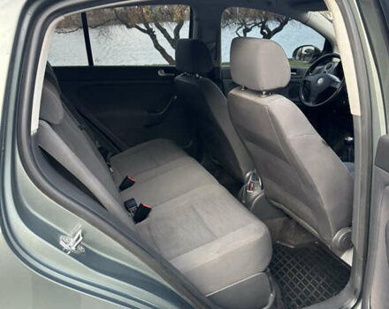 Серый Фольксваген Гольф Плюс, объемом двигателя 1.6 л и пробегом 194 тыс. км за 6400 $, фото 8 на Automoto.ua