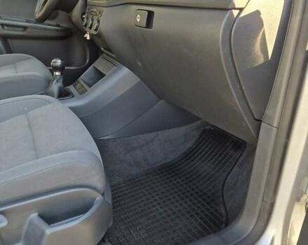 Серый Фольксваген Гольф Плюс, объемом двигателя 1.6 л и пробегом 215 тыс. км за 5500 $, фото 19 на Automoto.ua