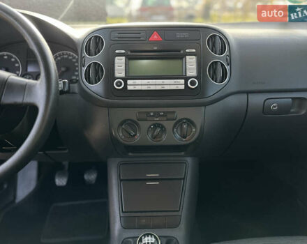 Серый Фольксваген Гольф Плюс, объемом двигателя 1.4 л и пробегом 208 тыс. км за 5500 $, фото 27 на Automoto.ua