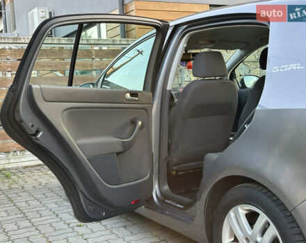 Сірий Фольксваген Golf Plus, об'ємом двигуна 1.6 л та пробігом 260 тис. км за 6799 $, фото 46 на Automoto.ua
