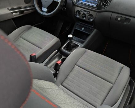 Серый Фольксваген Гольф Плюс, объемом двигателя 1.6 л и пробегом 290 тыс. км за 6500 $, фото 8 на Automoto.ua