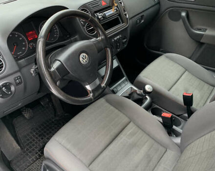 Серый Фольксваген Гольф Плюс, объемом двигателя 1.6 л и пробегом 206 тыс. км за 5999 $, фото 21 на Automoto.ua