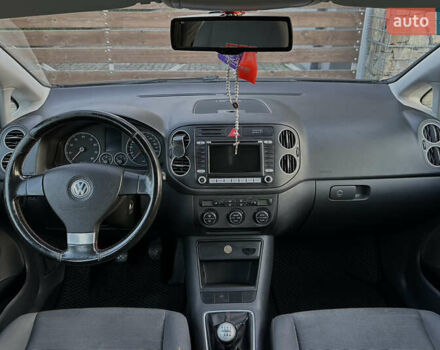 Сірий Фольксваген Golf Plus, об'ємом двигуна 1.6 л та пробігом 260 тис. км за 6799 $, фото 61 на Automoto.ua