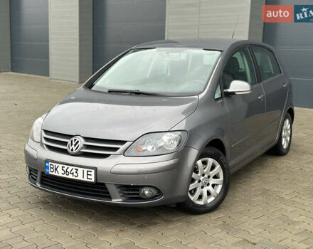 Серый Фольксваген Гольф Плюс, объемом двигателя 1.6 л и пробегом 215 тыс. км за 5499 $, фото 3 на Automoto.ua