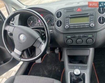Серый Фольксваген Гольф Плюс, объемом двигателя 1.9 л и пробегом 216 тыс. км за 2950 $, фото 8 на Automoto.ua