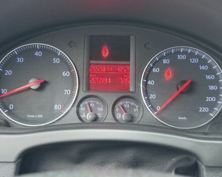 Серый Фольксваген Гольф Плюс, объемом двигателя 1.4 л и пробегом 226 тыс. км за 5300 $, фото 16 на Automoto.ua