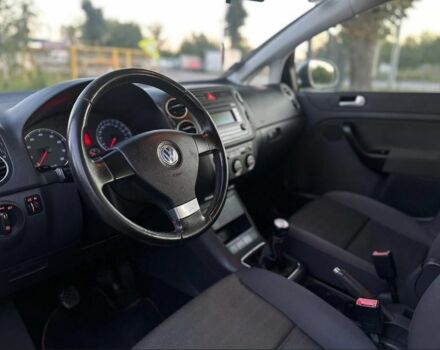 Серый Фольксваген Гольф Плюс, объемом двигателя 1.6 л и пробегом 202 тыс. км за 6500 $, фото 5 на Automoto.ua