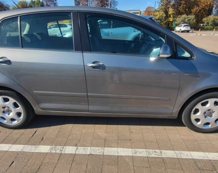 Серый Фольксваген Гольф Плюс, объемом двигателя 1.6 л и пробегом 181 тыс. км за 6000 $, фото 3 на Automoto.ua