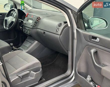 Серый Фольксваген Гольф Плюс, объемом двигателя 1.6 л и пробегом 215 тыс. км за 5499 $, фото 10 на Automoto.ua