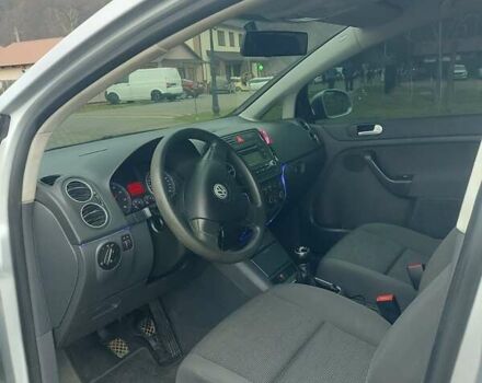 Серый Фольксваген Гольф Плюс, объемом двигателя 1.6 л и пробегом 200 тыс. км за 5600 $, фото 5 на Automoto.ua