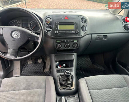 Серый Фольксваген Гольф Плюс, объемом двигателя 1.6 л и пробегом 250 тыс. км за 5300 $, фото 1 на Automoto.ua