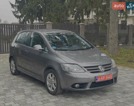 Серый Фольксваген Гольф Плюс, объемом двигателя 1.6 л и пробегом 212 тыс. км за 6200 $, фото 2 на Automoto.ua