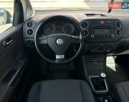 Серый Фольксваген Гольф Плюс, объемом двигателя 1.39 л и пробегом 212 тыс. км за 5500 $, фото 18 на Automoto.ua