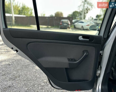 Серый Фольксваген Гольф Плюс, объемом двигателя 1.6 л и пробегом 221 тыс. км за 6400 $, фото 30 на Automoto.ua