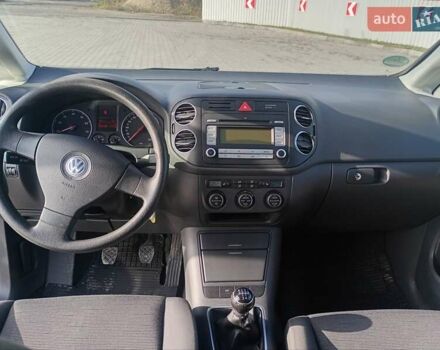 Сірий Фольксваген Golf Plus, об'ємом двигуна 1.6 л та пробігом 206 тис. км за 5700 $, фото 6 на Automoto.ua