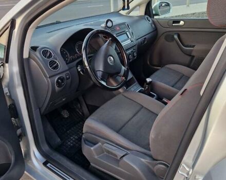 Фольксваген Гольф Плюс 2006 в Луцке на Automoto.ua Серый Фольксваген Гольф Плюс, объемом двигателя 1.4 л и пробегом 202 тыс. км за 5600 $, фото 5 на Automoto.ua