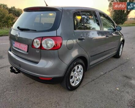 Серый Фольксваген Гольф Плюс, объемом двигателя 1.6 л и пробегом 175 тыс. км за 5999 $, фото 4 на Automoto.ua