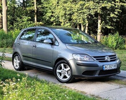 Серый Фольксваген Гольф Плюс, объемом двигателя 1.6 л и пробегом 280 тыс. км за 4650 $, фото 5 на Automoto.ua