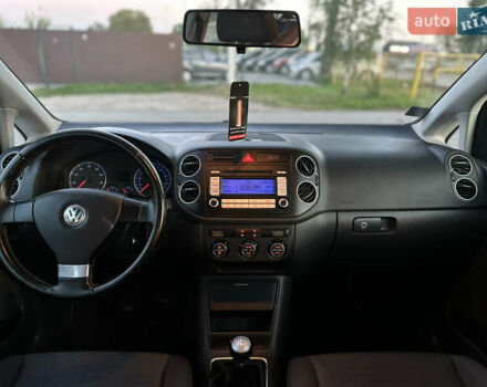 Серый Фольксваген Гольф Плюс, объемом двигателя 1.6 л и пробегом 202 тыс. км за 6500 $, фото 51 на Automoto.ua