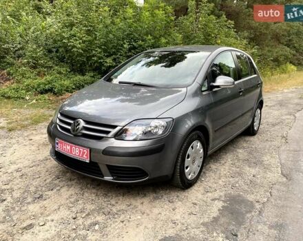 Серый Фольксваген Гольф Плюс, объемом двигателя 1.4 л и пробегом 232 тыс. км за 5750 $, фото 3 на Automoto.ua