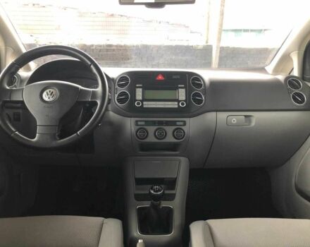 Серый Фольксваген Гольф Плюс, объемом двигателя 1.6 л и пробегом 177 тыс. км за 7199 $, фото 5 на Automoto.ua