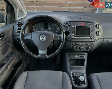 Сірий Фольксваген Golf Plus, об'ємом двигуна 1.6 л та пробігом 260 тис. км за 6799 $, фото 38 на Automoto.ua