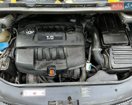 Серый Фольксваген Гольф Плюс, объемом двигателя 1.6 л и пробегом 333 тыс. км за 5650 $, фото 4 на Automoto.ua